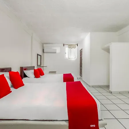 Oyo Hotel Jaguar Cancun Exterior photo