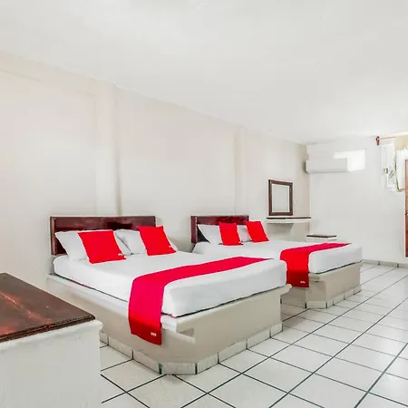 Oyo Hotel Jaguar Cancun Exterior photo