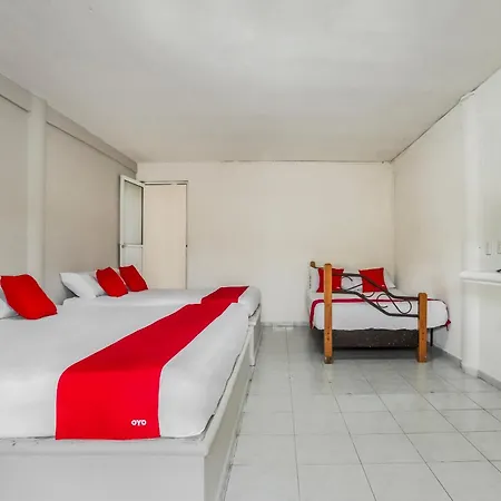 Oyo Hotel Jaguar Cancun Exterior photo