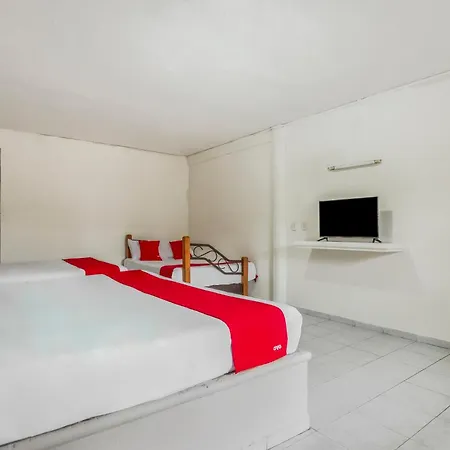 Oyo Hotel Jaguar Cancun Exterior photo