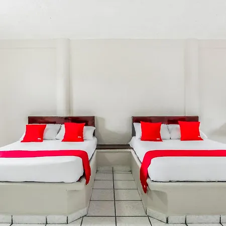 Oyo Hotel Jaguar Cancun Exterior photo