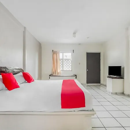 Oyo Hotel Jaguar Cancun Exterior photo